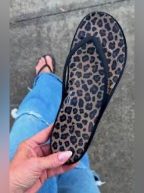 CROCS Miami Round Toe Jelly Flip Flop Sandals Leopard Size 7 NWOT